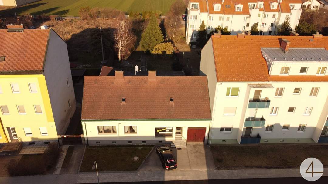 Mehrfamilienhaus nähe Bahnhof mit 587m2 großem Grund!