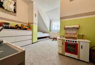 Charmante Dachgeschosswohnung mit Eigengarten & Doppelcarport
