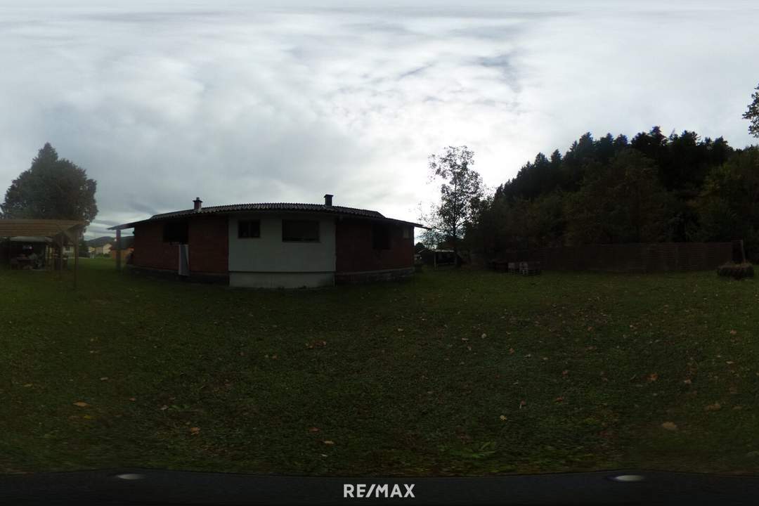 Sanierungsbedürftiger Bungalow mit großem Grundstück - in ruhiger, sonniger Lage