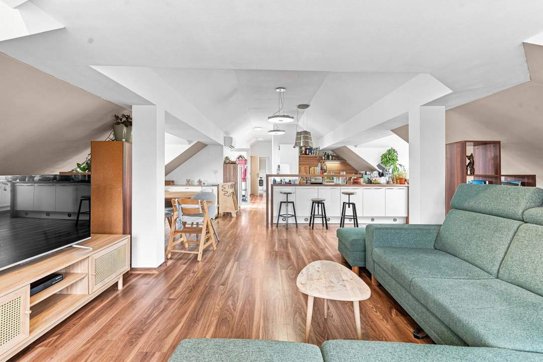 Attraktive 3-Zimmer-Dachgeschosswohnung in Maria Ellend: ca 111m2, Terrasse, Klimaanlage & 2 Stellplätze!
