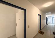Unbefristete 3-Zimmer-DG-Wohnung mit Balkon und Grünblick // 3-Room Attic Apartment for Rent on an Unlimited Lease, with Balcony and Green Views //