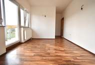 Sonniges Mini-Apartment mit Badezimmer und Balkon in zentraler Lage - Zimmer 17! Nähe BMW, SKF!!!