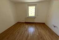 Günstige Starterwohnung in herrlicher Grünlage: praktische 1-Zimmerwohnung mit heller Wohnküche und separatem Schlafzimmer im kleinen Mehrparteienhaus – ideal für Singles, Studierende oder Pendler!