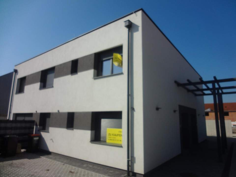 Preisreduziert - Moderne Doppelhaushälfte mit PV-Anlage, Terrasse und Garten !