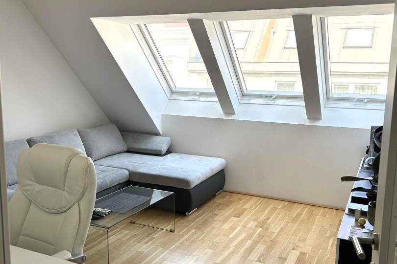 Webgasse: Schickes DG-Apartment Nähe MaHü - Auf Wunsch mit Möbel - AB MAI!!, Wohnung-miete, 999,00,€, 1060 Wien 6., Mariahilf