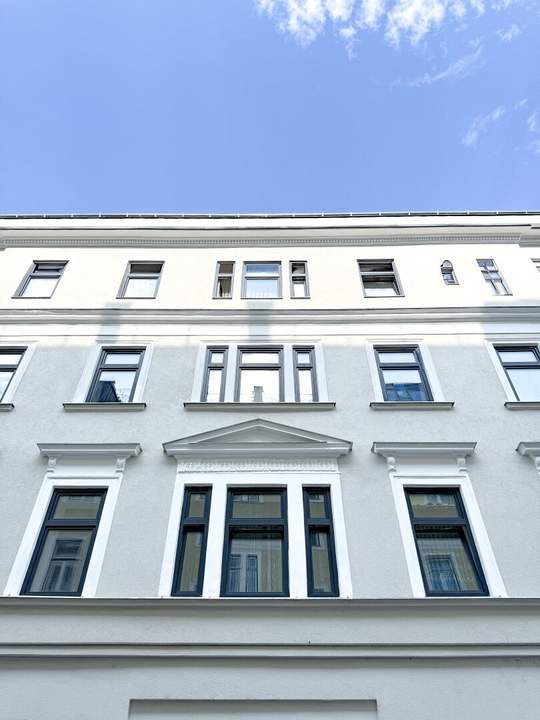 Anlegerhit Unbefristet! In einem sanierten Haus 2,5-Zimmer-Altbauwohnung - unbefristet vermietet!
