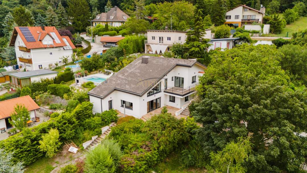 Exklusive Architektenvilla mit Schwimmteich, Gästehaus und idyllischem Garten