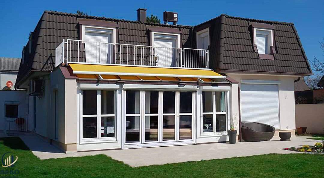 Beste Lage in Leopoldsdorf: Villa im französischen Landhausstil mit Pool im sonnigen Garten bietet Familie ein behagliches Zuhause