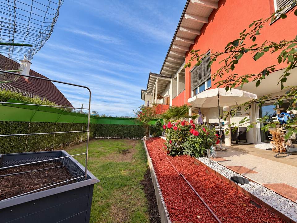 Moderne 2-Zimmer-Wohnung mit großer Sonnenterrasse, Eigengarten und Carport in Feldkirchen bei Graz!