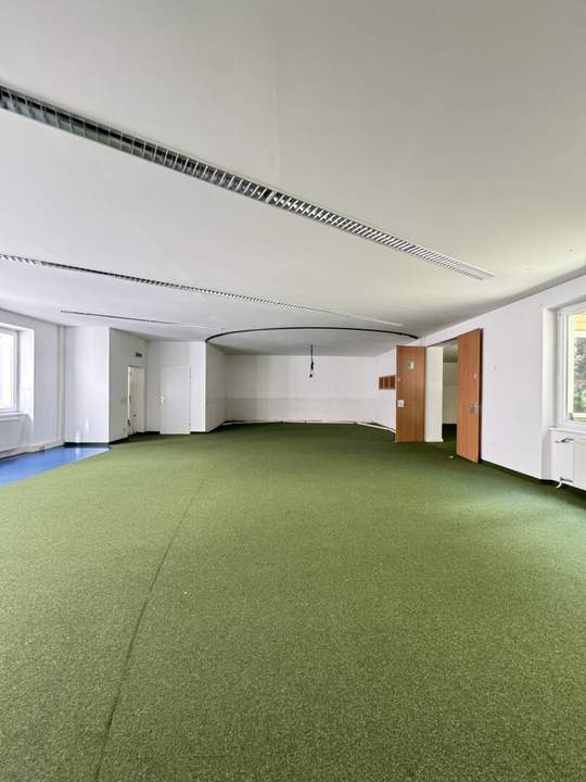 Repräsentative Büro mit Stellplatz- oder Praxisfläche in 1040 Wien