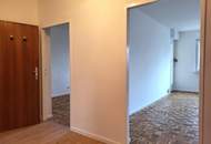 RENOVIERTE WOHNUNG MIT LOGGIA UND PARKPLATZ IN HERRLICHER WALDRAND-RUHELAGE