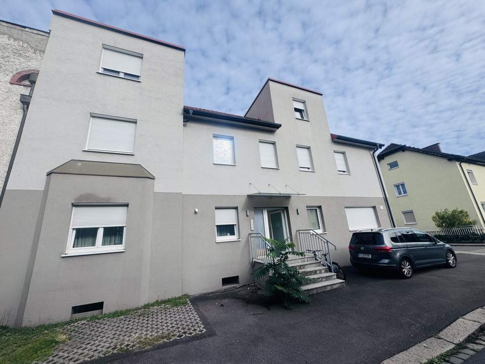 Wohnen wie im eigenen Haus – 4 Zimmerwohnung mit Eigengarten &amp; Stellplatz in Ruhelage – PROVISIONSFREI