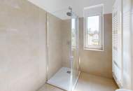 Stylischer 3-Zimmer ERSTBEZUG! Genießen Sie 68,5 m² Wohnfläche und einen großzügigen 20,5 m² Balkon im Herzen der Thermenregion. Einziehen und wohlfühlen!