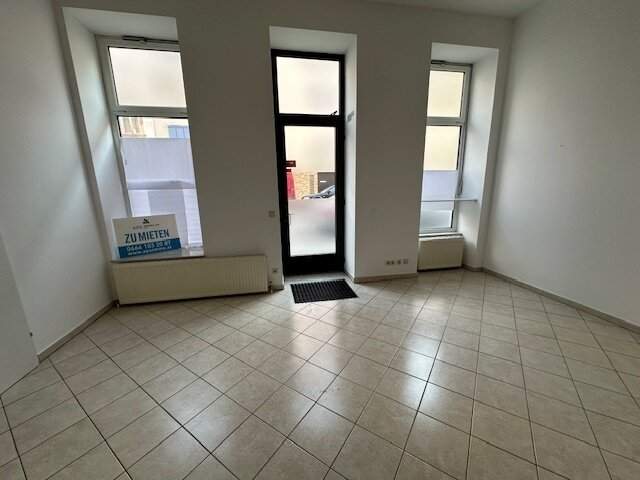 Ruhige Lage, modernes Büro/Praxis mit Autoabstellplätzen in zentraler Lage ! Unbefristet!