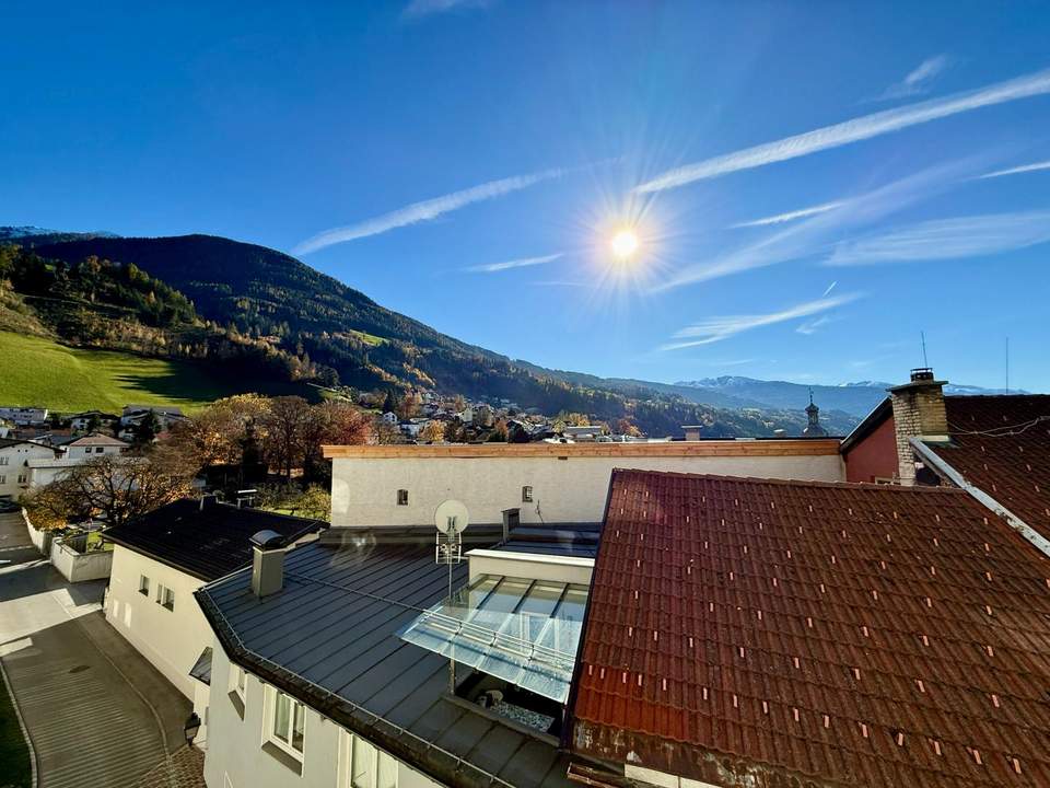 Neuwertige 2-Zimmer-Wohnung mit Tischlerausstattung im Herzen von Schwaz