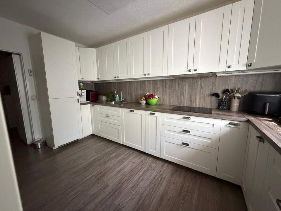 Gepflegte 4-Zimmer-Wohnung mit Loggia, Parkplatz, Grünblick und sehr guter Infrastruktur in Brunn am Gebirge