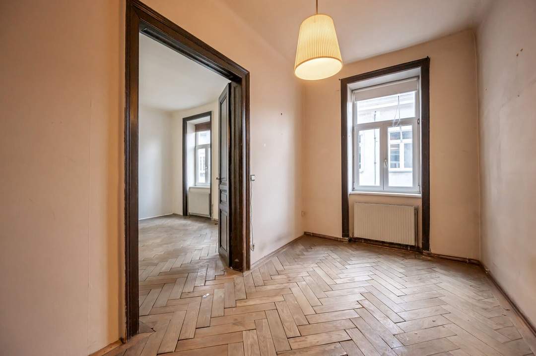 ++NEW++ 3-room old building apartment in need of renovation - central location!