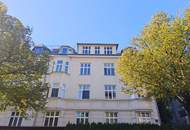 Nähe Hugo-Wolf-Park: Charmante Altbauwohnung mit Erker + Gegliederte Fassade + zentraler Grundriss + Familien- und WG-Geeignet