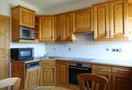 *ORTSRANDLAGE:* Wohnhaus mit sehr schönem, ebenen Garten und großzügigem Grundstück.