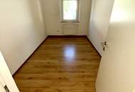 Herrlich sanierte Erdgeschosswohnung mit moderner Wohnküche, stilvollem Badezimmer und Grünblick - in ruhiger Siedlungslage mit ausgezeichneter Infrastruktur, ideal für kleine Familien!