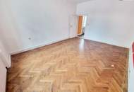 Bring Ideen mit. Der Rest ist da! Tolle Familienwohnung/WG - Selbst Gestalten! Sanierungsbedürftige Altbauwohnung! U-Bahn ums Eck + Traumhaft renoviertes Altbauhaus + Optimalste Infrastruktur und Anbindung!