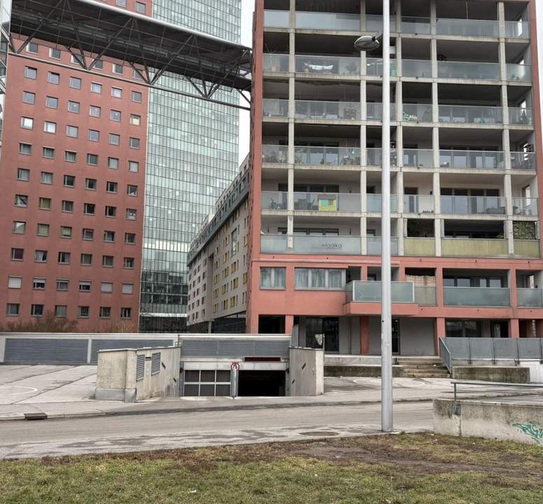 "Im PAKET: Tiefgaragenstellplätze in bester Lage der Wienerberg City!"