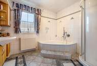 Vielseitige Liegenschaft mit zwei Wohnhäusern, Wirtschaftsgebäuden, Nutzflächen und Wald