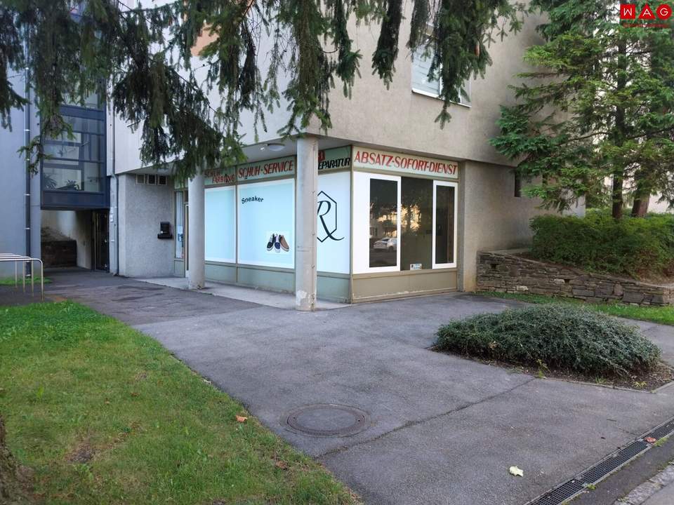 Geschäfts-/Büro-/Ordinationsfläche mit XL-Schaufenstern u. (Portal-)Erweiterungspotential (+ ca. 10 m²) inkl. 14 m² Einzelgarage - 1A Preis-/Leistung, direkt neben dem (Vital-)Zentrum Muldenstraße!