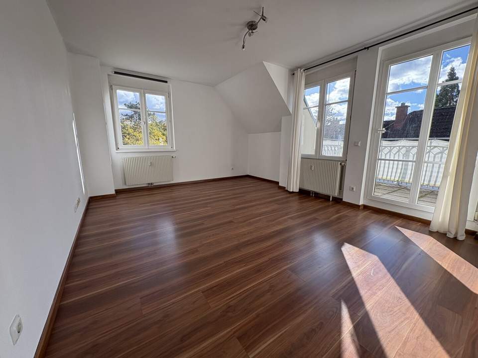 Ruhige 2-Zimmer Wohnung mit Grünblick, Terrasse und 2 Garagenplätzen