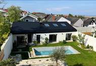 TRAUMHAFTE LIEGENSCHAFT MIT POOL, SEEBLICK UND ÜBERDACHTER BOOTSGARAGE
