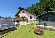 Großzügiges Wohnhaus mit Garagen für drei PKW, Sackgasse, Waldrandlage