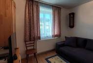 Haus mit zwei getrennten Wohneinheiten in ruhiger Lage