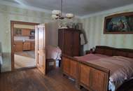 ALLEINLAGE: Sanierungsbedürftiger Vierkanthof mit ca. 17ha Land zu verkaufen