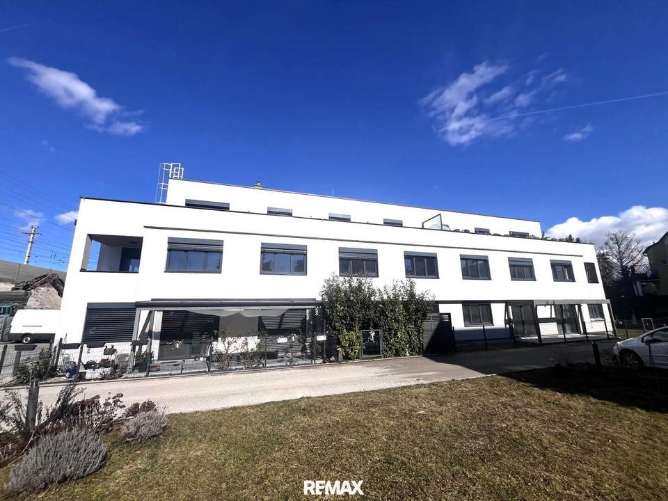 "Wohnung mit Balkon und Parkplatz"