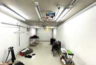 WOHLFÜHLOASE IM GRÜNEN I Haus mit Ausbaupotenzial I großzügige Terrasse I 4-Autostellplätze I Garage &amp; Carport I Fußbodenheizung I Tischler Einbauküche I absolute Ruhelage