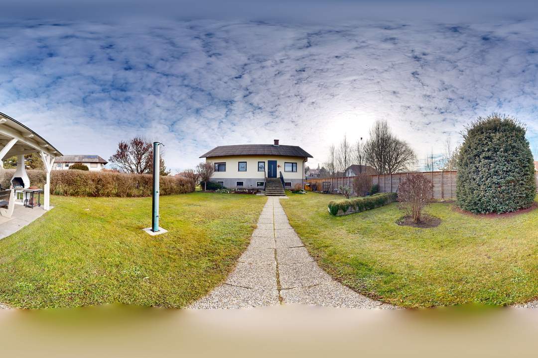 Bungalow auf großem Grundstück und zusätzlichem Wohnhaus in Siegendorf