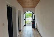 Einfamilienhaus mit Nebengebäuden