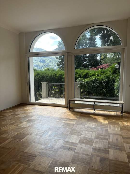 wunderschöne großzügige Altbauwohnung mitten in Gmunden