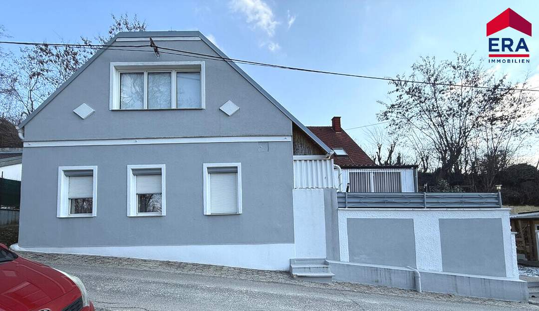 Charmantes Einfamilienhaus mit Weinkeller, Garten &amp; Loggia – Sofort beziehbar!