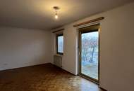Direkt bei Schönbrunn! Kleine DG-Wohnung mit Terrasse und Gratisparkplatz!
