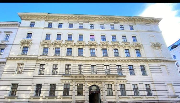 Wo Fokus auf Erholung trifft: High-End-Büroresidenz mit privater Terrassen-Oase nähe Rathaus