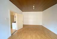 3 Zimmer-Wohnung ZUM SANIEREN, HELL und RUHIG!