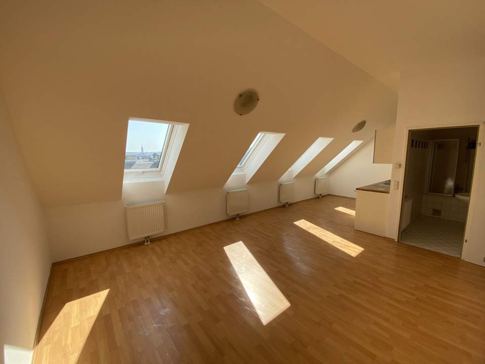 Helle 2-Zimmer-Dachgeschosswohnung – Sofort verfügbar!