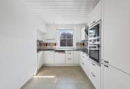 Ein Haus, viele Möglichkeiten | Großzügiges Zuhause mit zwei Wohnebenen und Ausbaureserve | 2 Küchen | Separate Eingänge | Garten mit viel Privatsphäre