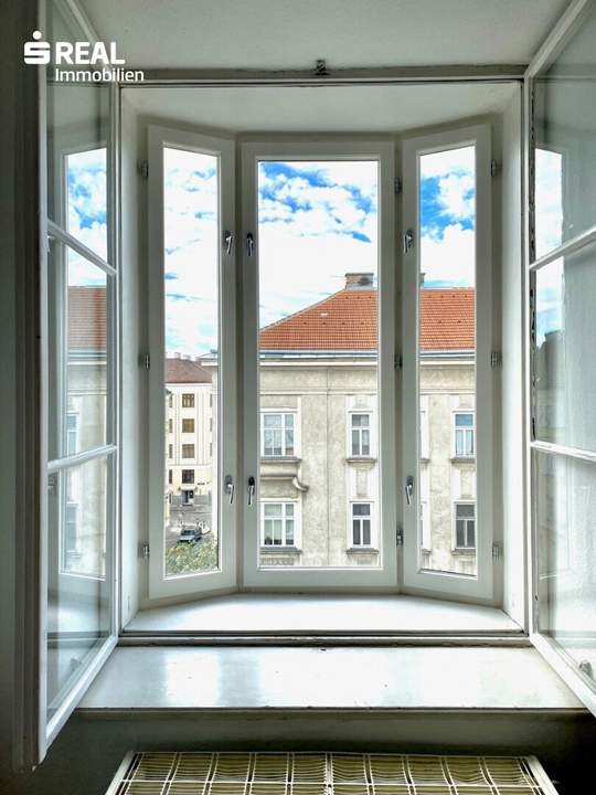 Originale ALTBAU - DG WOHNUNG - 2 Zimmer - NIBELUNGENVIERTEL