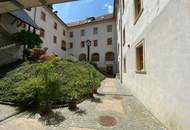 Märchenhaft wohnen im Schloss Herberstorf: 3-Zimmer-Wohnung mit neu ausgestatteter, separater Küche