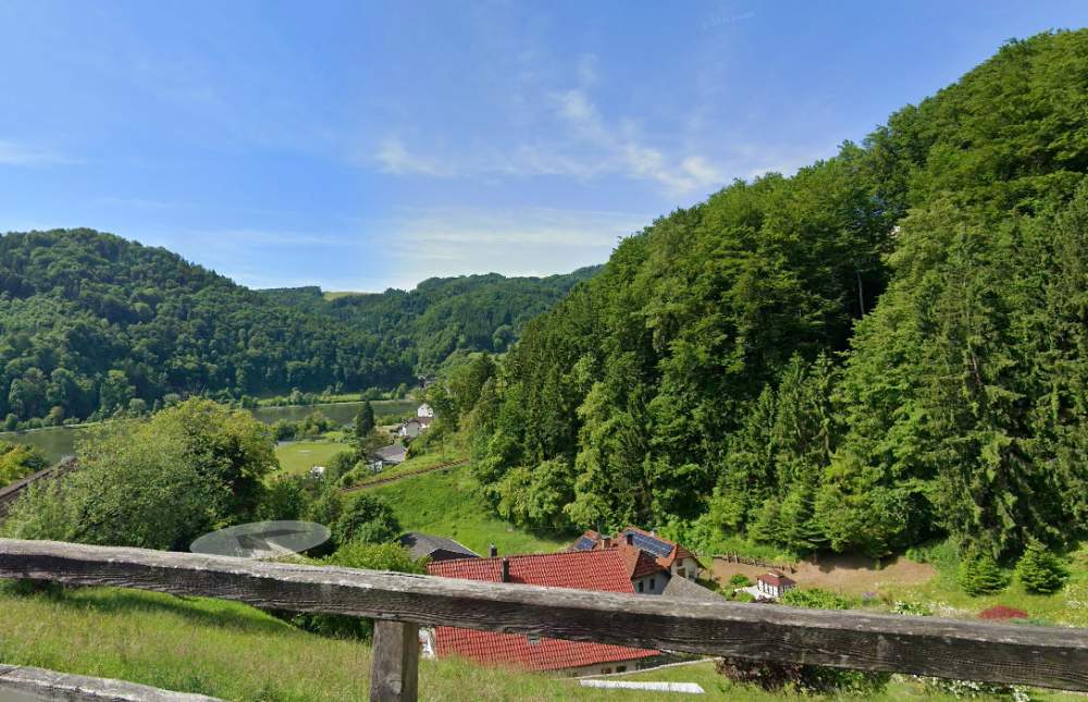 Baugrund in erhöhter Grünruhelage mit TRAUMHAFTEM BLICK auf die Donau !!!