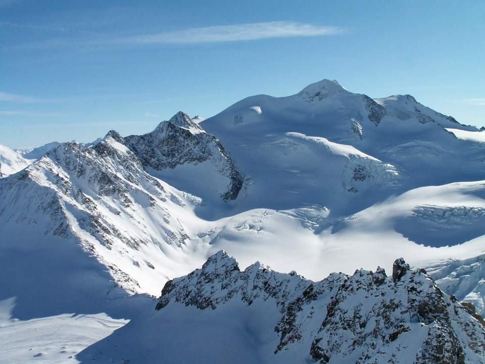 Alpine Eleganz – Stilvolles Apartment mit Service in Sölden!