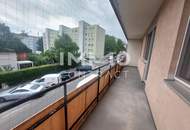 Erstbezug nach schöner Renovierung. Sehr aparte 2-Zimmer- Wohnung mit 12m² Loggia