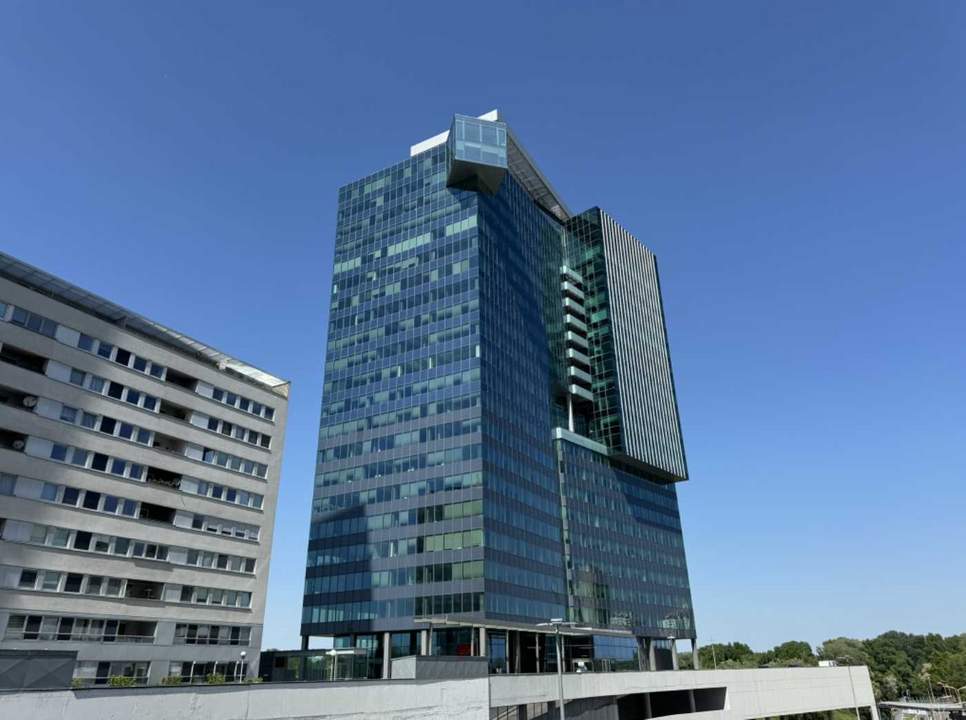 1220 Wien, Saturn Tower